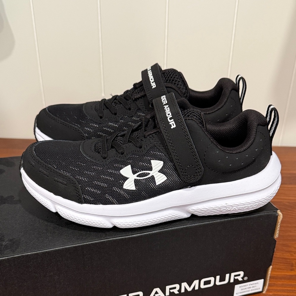 Under Armour Kids Black and White Sneakers - Picture 4 of 6